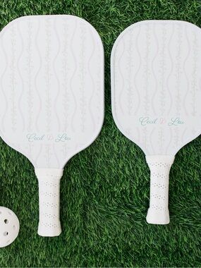 Cecil & Lou White Floral Pickleball Paddle Set for Mommy and Me